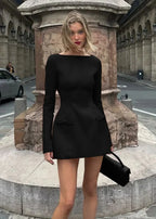 Robe courte à manches longues avec nœud, en tissu léger, disponible en plusieurs couleurs pour des soirées élégantes.