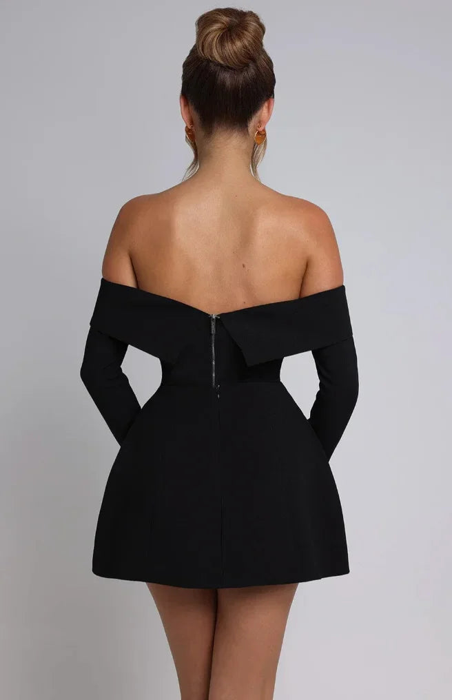 Robe courte élégante à manches longues, épaules dénudées, en tissu léger, dotée de poches, disponible en plusieurs couleurs.