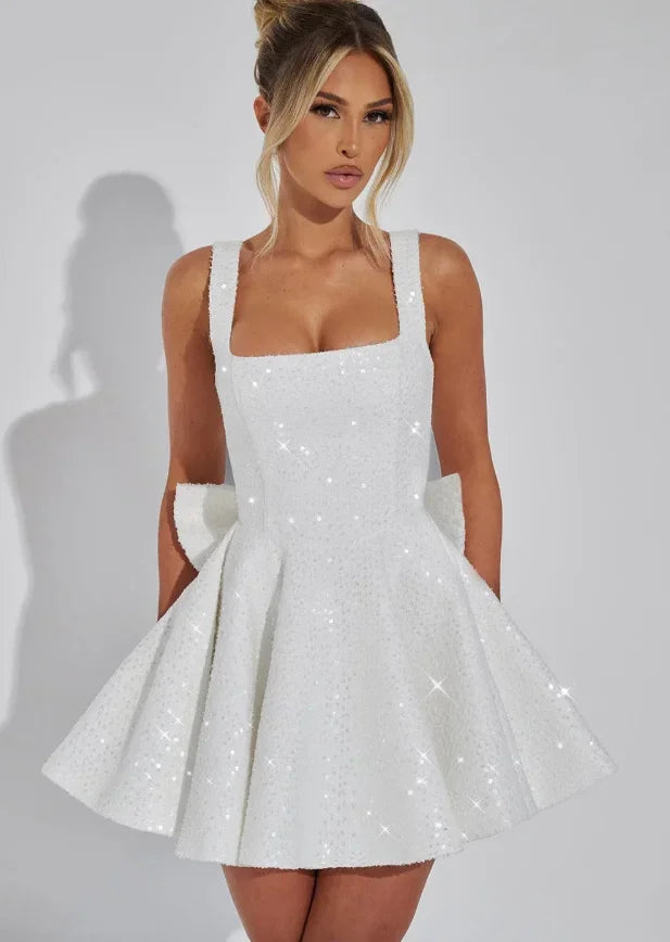 Robe courte pailletée fit and flare avec nœud, en polyester, idéale pour soirées, à manches courtes et décolleté en V.