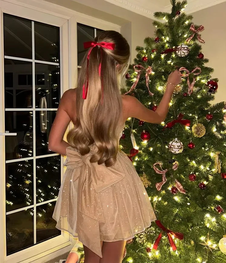 Robe courte plissée avec bustier, en tissu scintillant aux multiples couleurs, idéale pour les soirées.