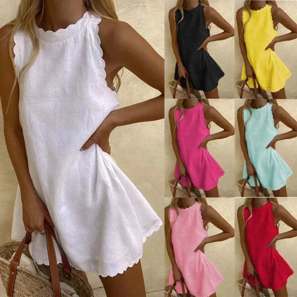 Robe courte sans manches en tissu léger, ourlet festonné, parfaite pour des journées décontractées à la plage.