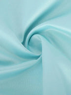 Robe courte satinée avec bretelles en strass, col cœur, dos nu, disponible en plusieurs couleurs. Idéale pour soirées.