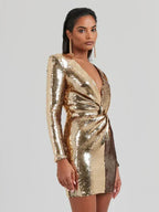 Robe courte dorée à sequins, manches longues, col en V drapé, parfaite pour les soirées clubbing.