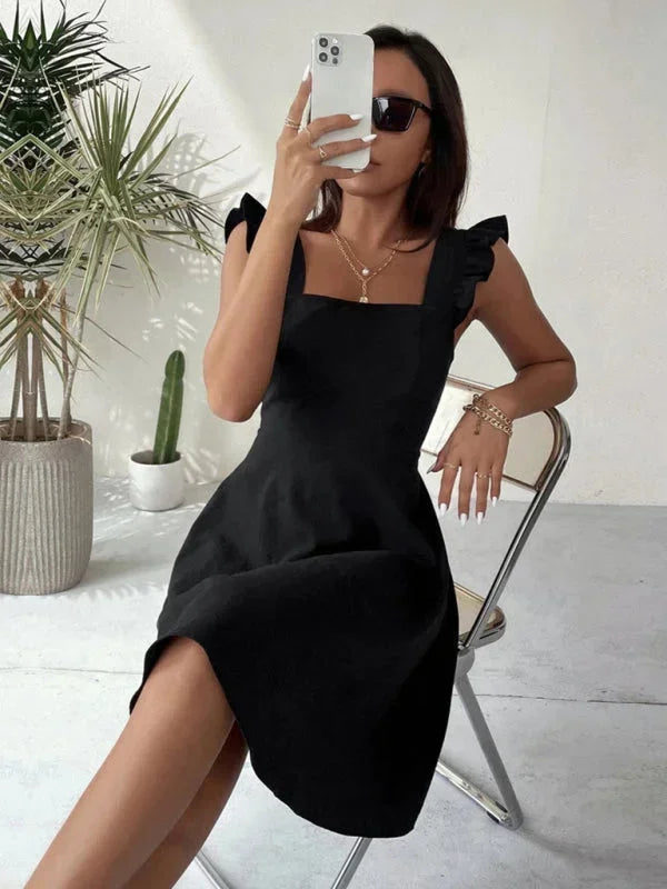 Robe courte évasée à volants, manches à bretelles en coton léger, idéale pour l'été, disponible en plusieurs couleurs.