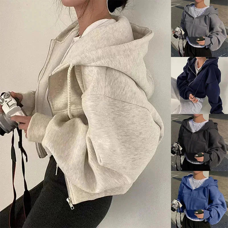 Sweat à capuche court femme oversize gris clair avec zip, en mélange de coton pour un confort optimal.