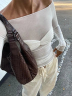 Top femme noir en maille transparente avec détail torsadé, léger et respirant.