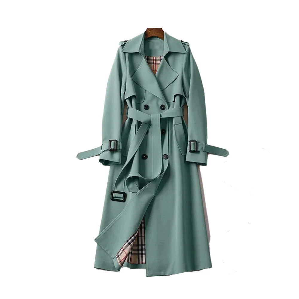 Langarm Trenchcoat für Damen, tailliert mit Revers und Bindegürtel, aus strapazierfähigem Material in elegantem Schnitt.