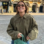 Veste bomber femme oversize noire avec fermeture éclair et design décontracté.