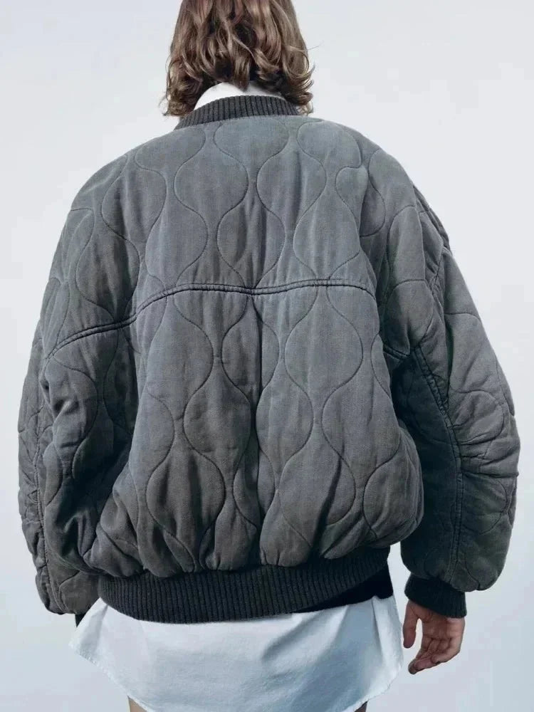 Damen bomberjacke oversized, wattiert, mit Druckknöpfen, aus strapazierfähigem Material, ideal für lässige Outfits.