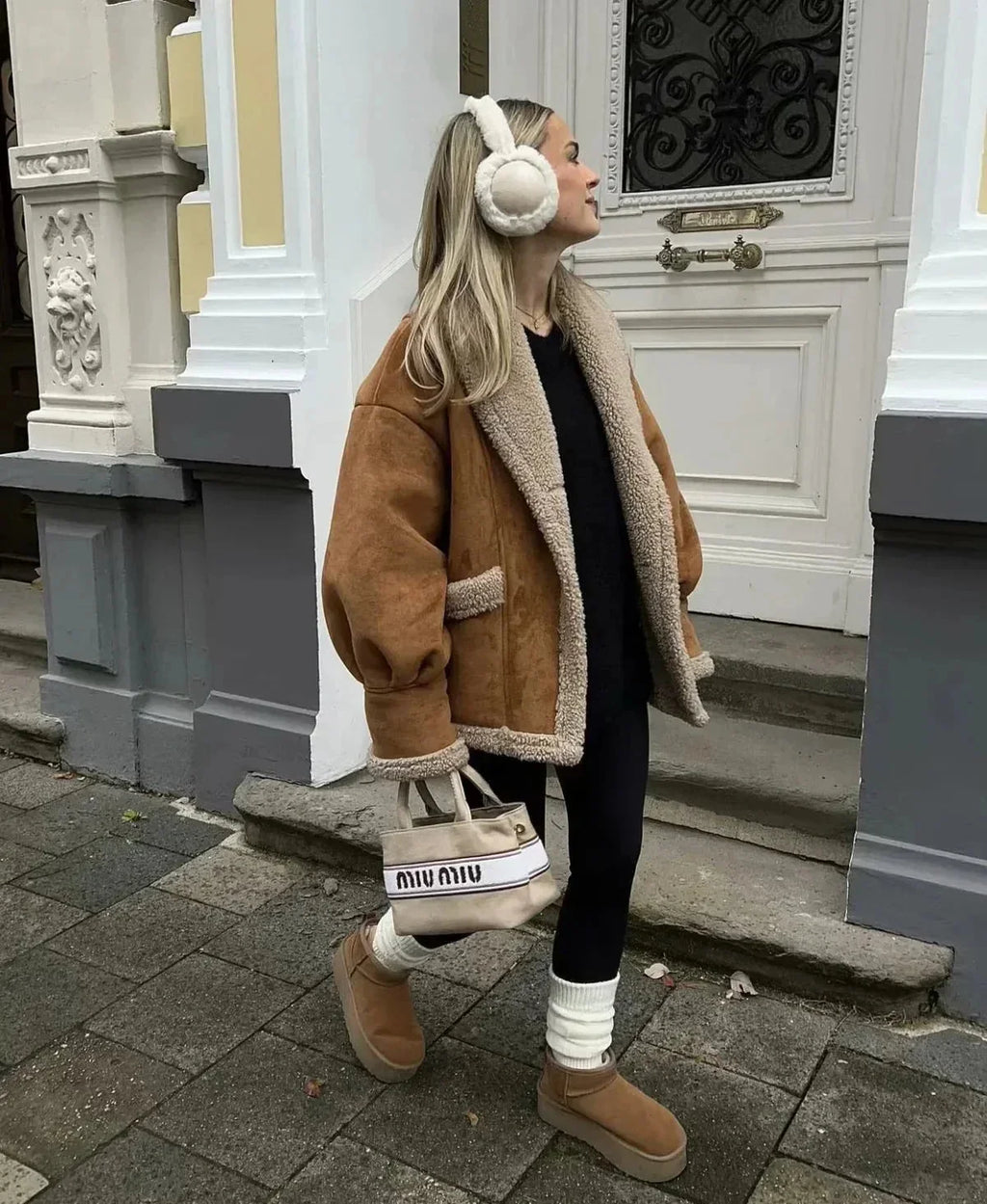 Veste d'hiver femme marron foncé en imitation suède avec doublure chaude et coupe moderne.