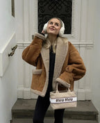 Dame Winterjacke aus Mikrofaserimitat mit warmem Futter und eleganter Passform für kühle Temperaturen.