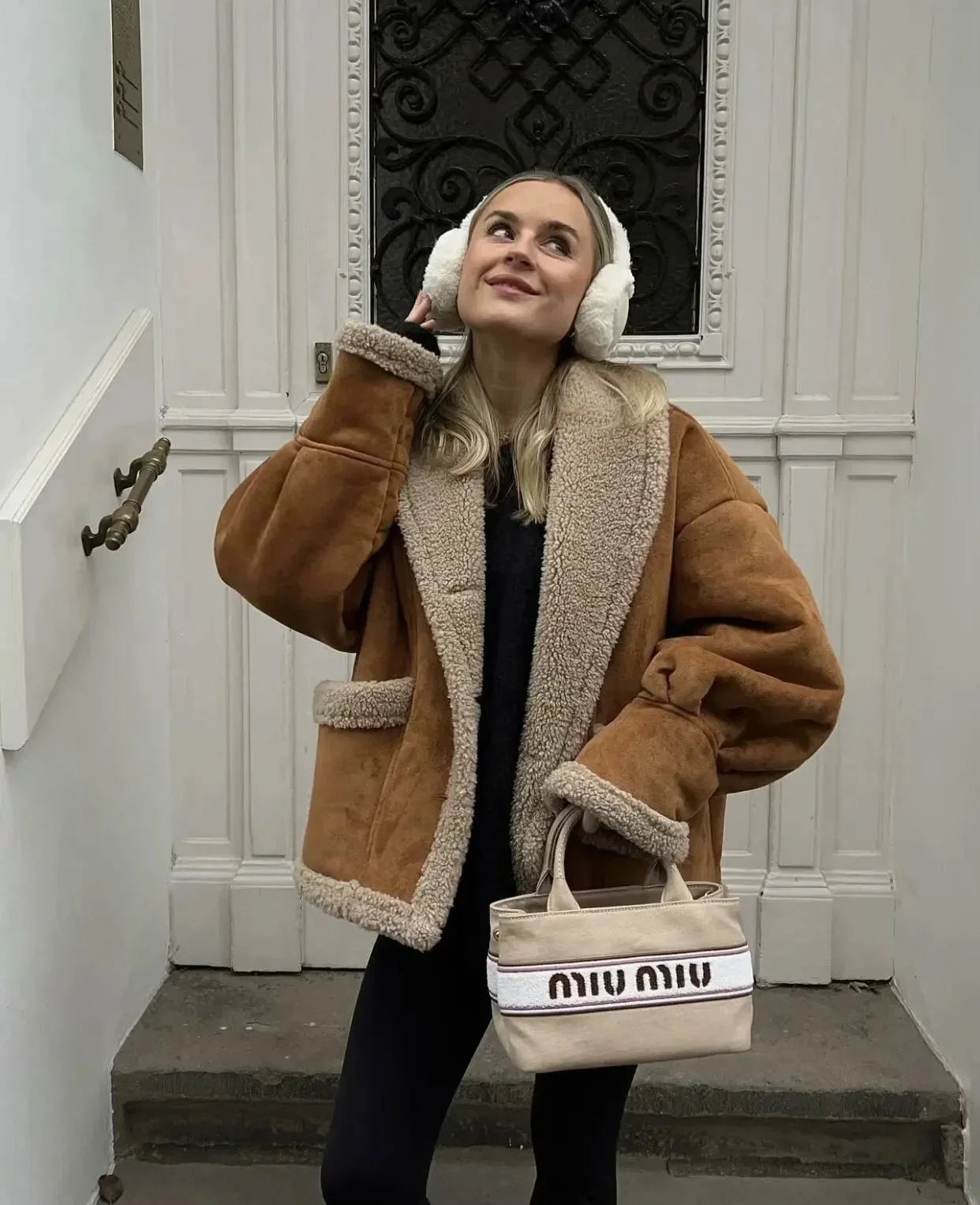 Dame Winterjacke aus Mikrofaserimitat mit warmem Futter und eleganter Passform für kühle Temperaturen.