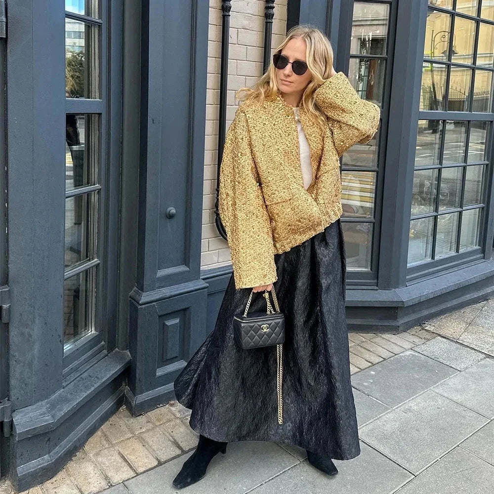 Veste femme à paillettes, coupe ajustée et tissu lisse, idéale pour les occasions festives.