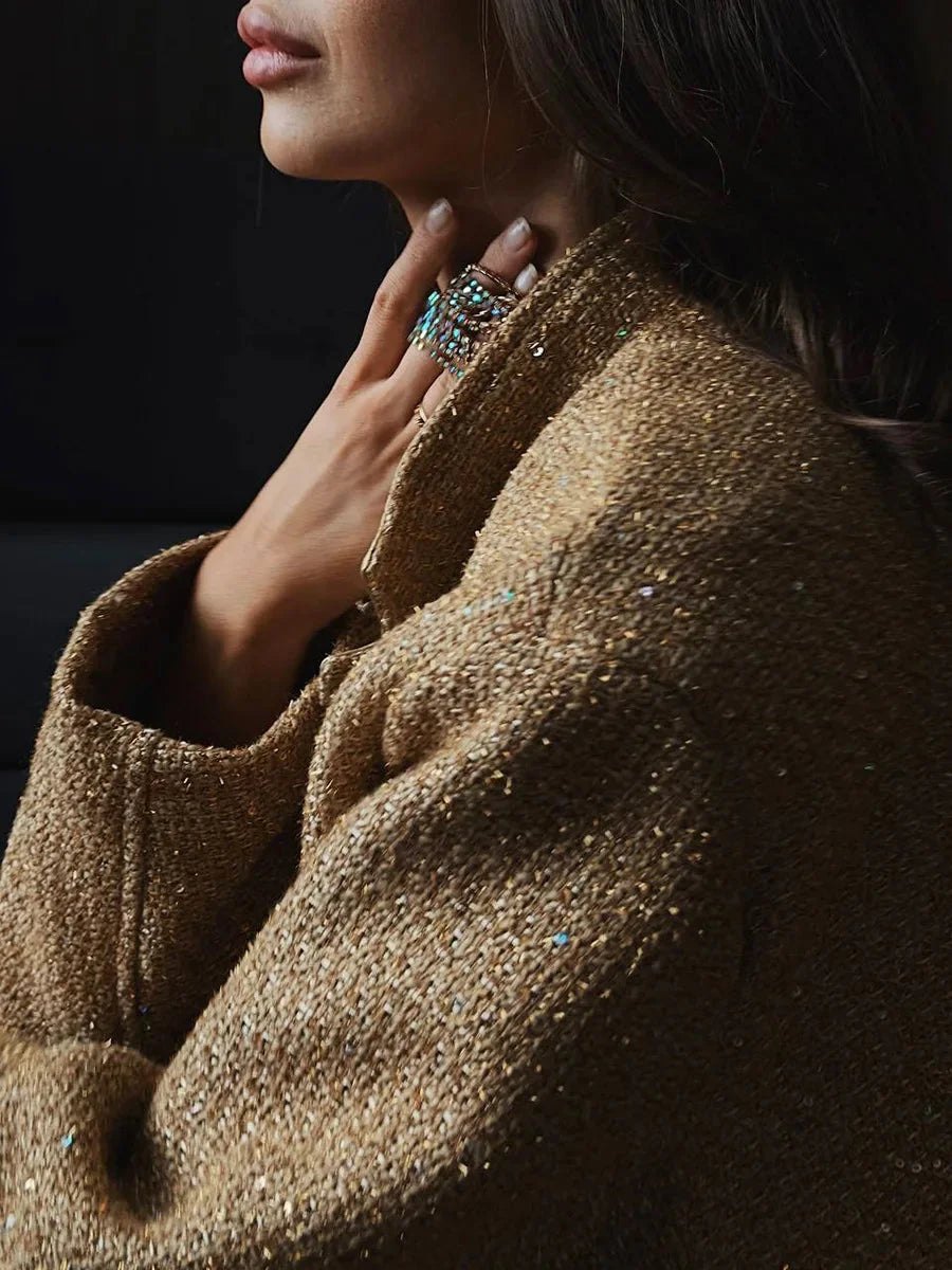 Veste femme à paillettes, coupe cintrée et design élégant, idéale pour les occasions spéciales.