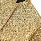 Veste femme à paillettes, coupe ajustée, convient pour des occasions festives.