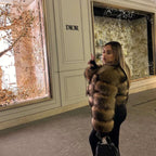 Veste femme en fausse fourrure marron, manches longues, coupe classique.