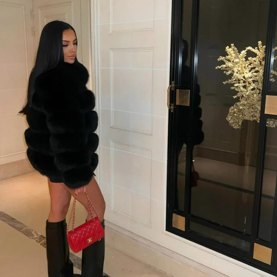 Veste femme marron en fausse fourrure, manches longues, coupe moderne pour les saisons intermédiaires.