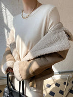 Damenjacke aus Suédine mit warmer Lammfell-Doublierung und klassischem Schnitt, ideal für kühle Tage.