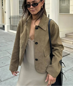 Veste femme marron avec boutons classiques et col, en mélange de coton, adaptée pour des occasions élégantes et…