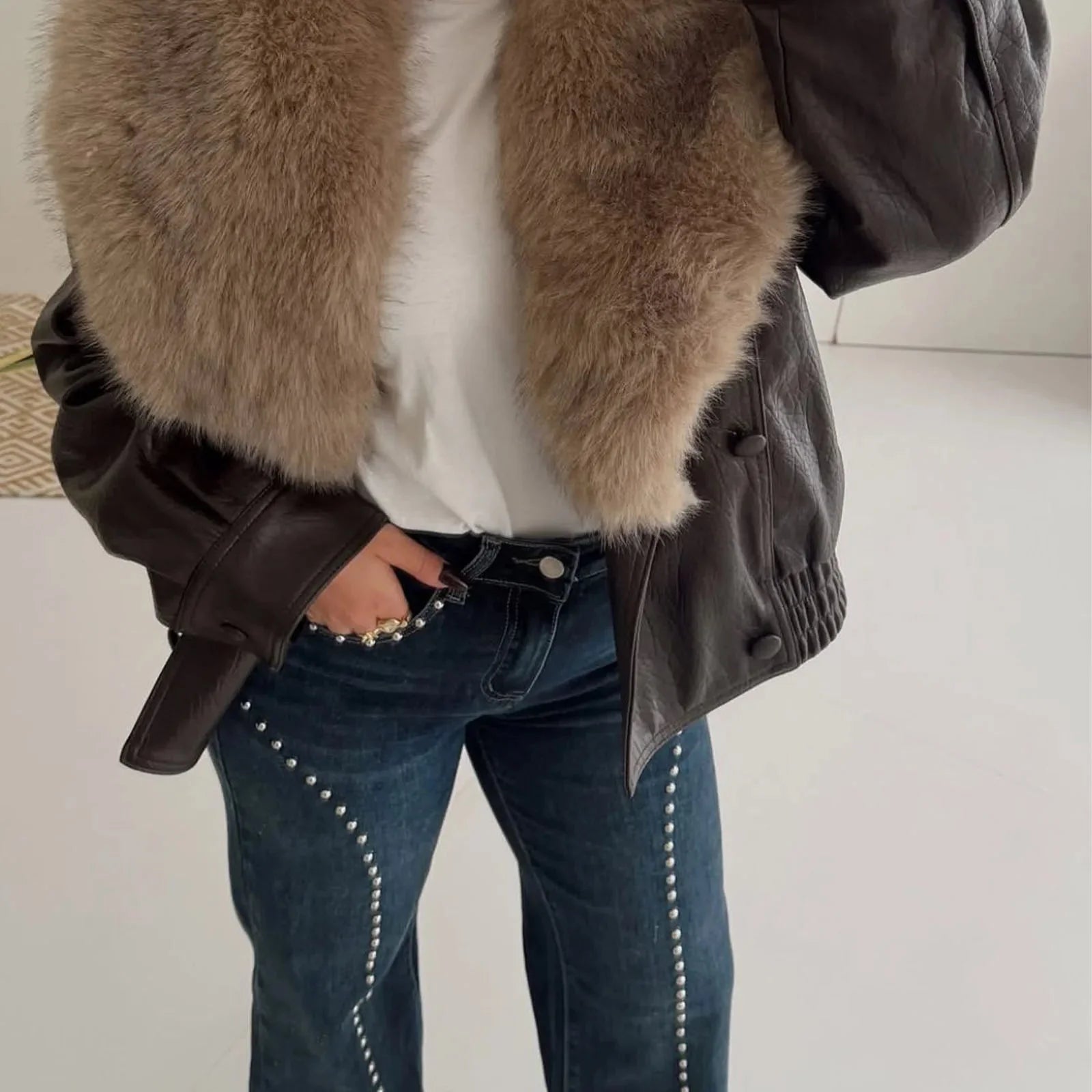 Veste femme marron vintage avec col doublé et poches, en tissu résistant.