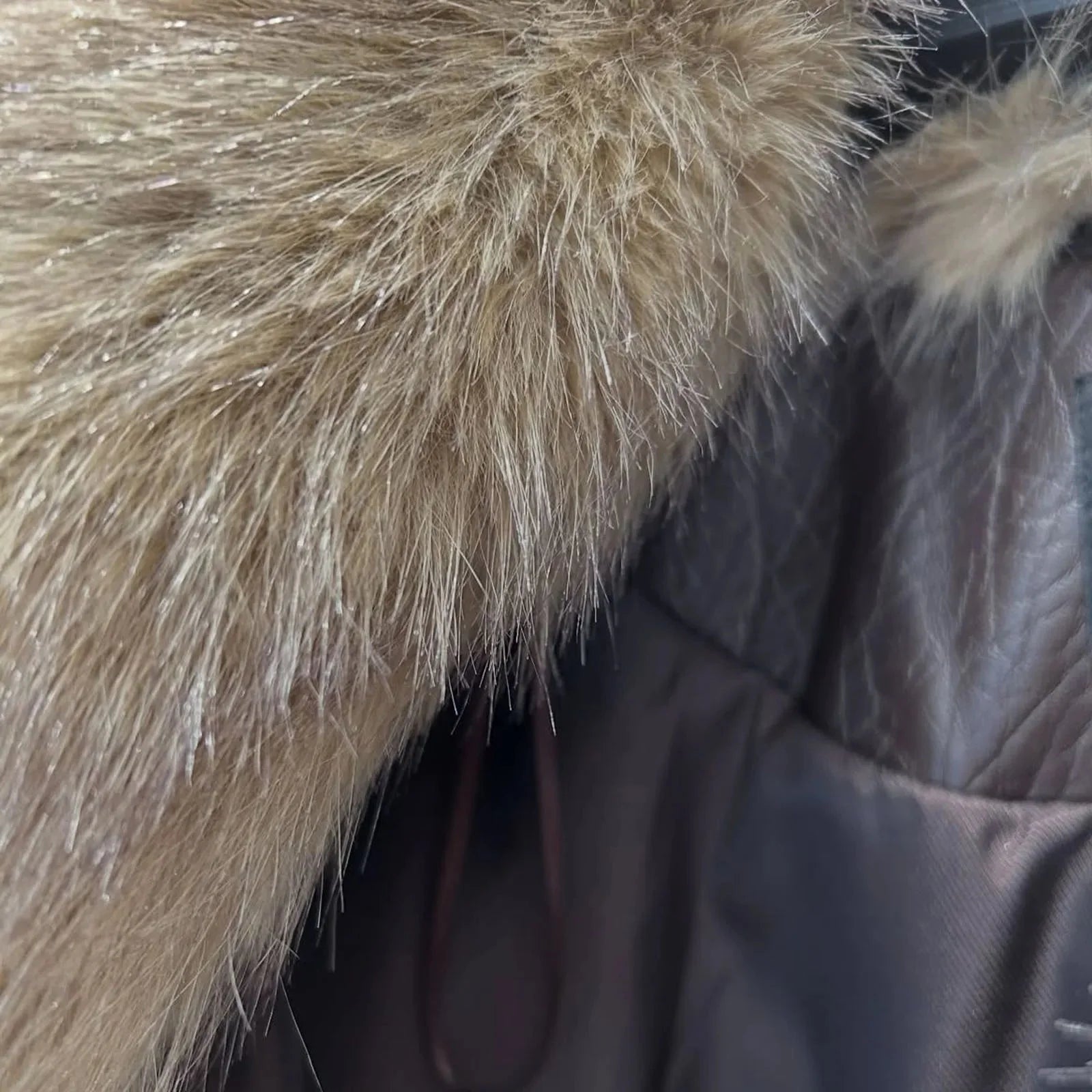 Veste femme marron vintage avec col doublé et poches, en matériau doux et résistant.