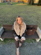 Veste femme marron vintage avec col doublé et poches, conçue pour un style décontracté.