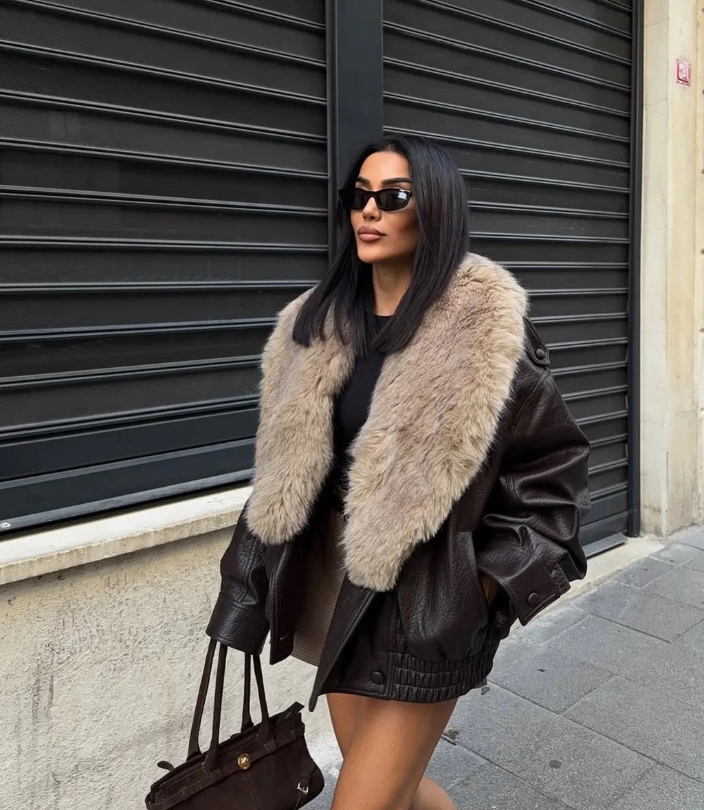 Veste femme marron vintage avec col doublé et poches fonctionnelles.