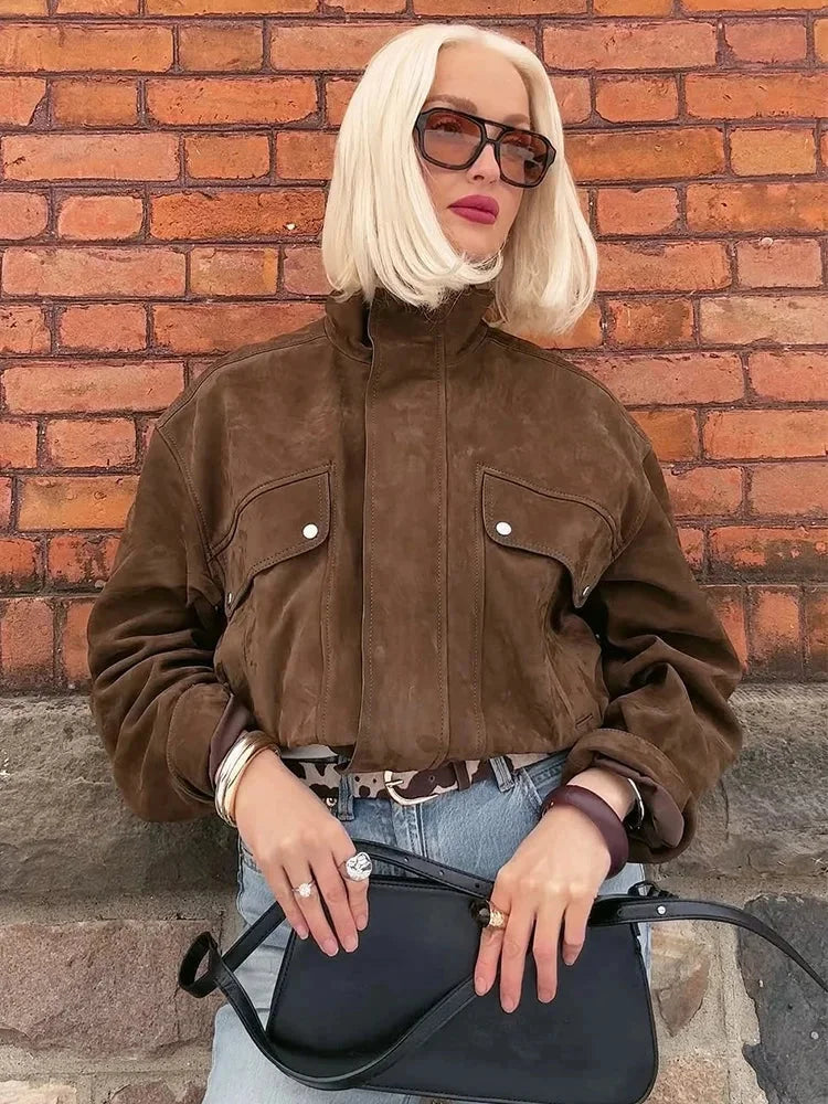 Veste motard femme kaki en cuir avec poches avant et fermeture éclair asymétrique.
