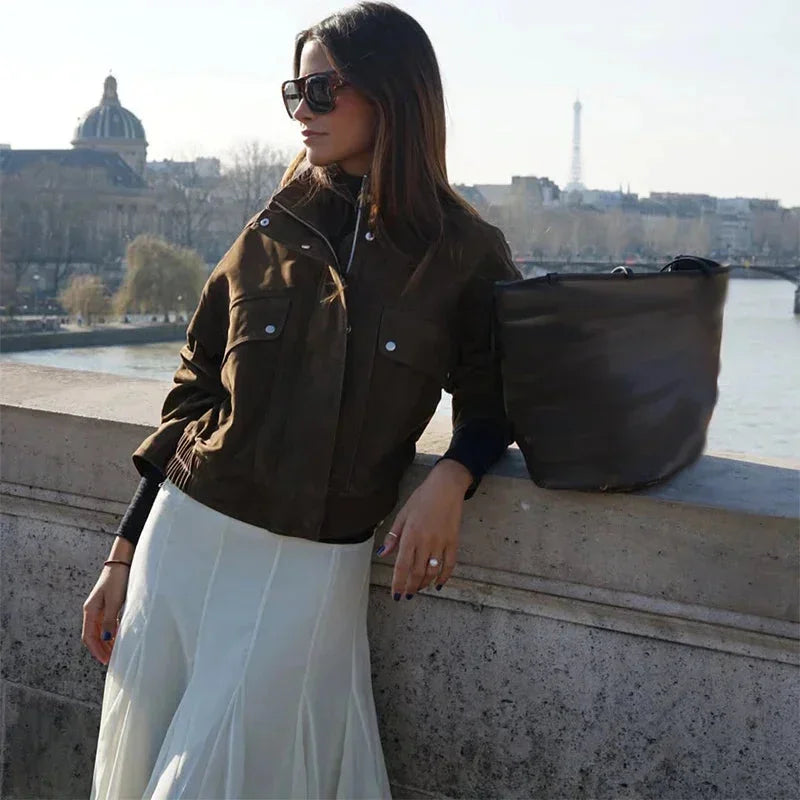 Veste femme motard marron, en matériau résistant, avec poches avant et fermeture éclair.