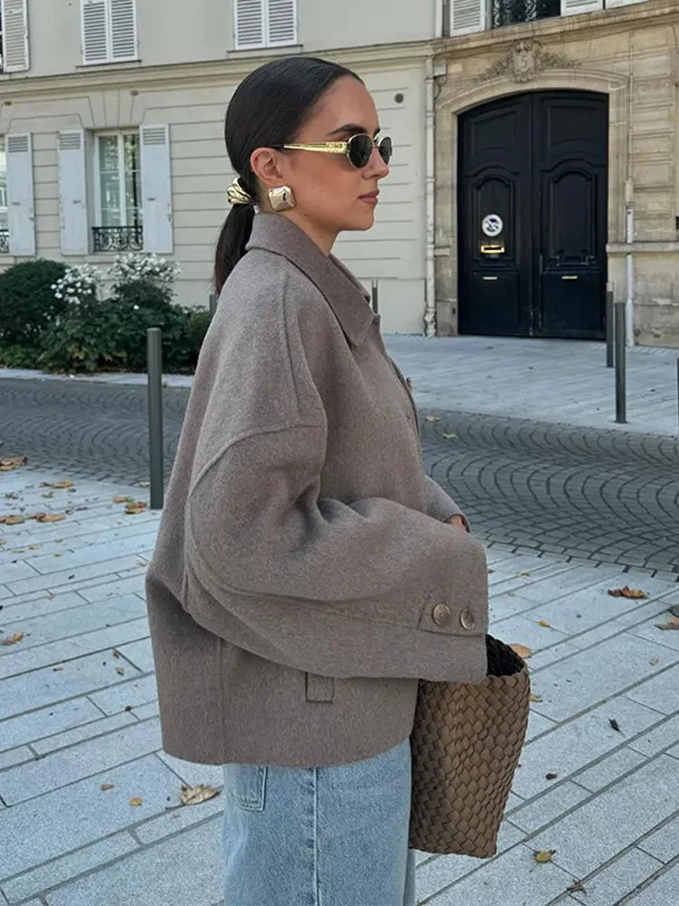 Veste femme marron à coupe ample, avec boutons, en mélange de coton, adaptée pour des occasions décontractées.